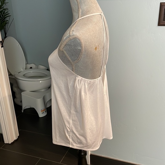 Lululemon tighten up tank size 6 - Picture 4 of 4